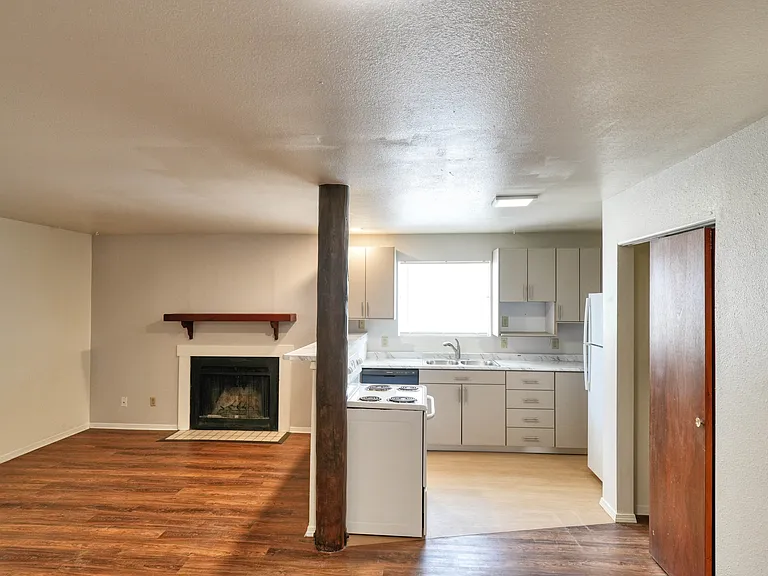 Branson Apartments — Photo 15