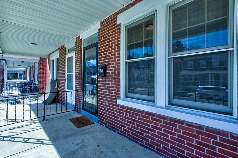 3 bed, 1.5 bath, 1280 sqft, $2,000 — Photo 2