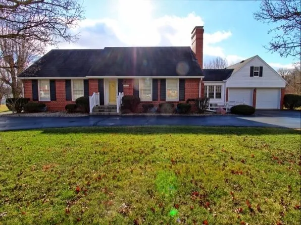 1417 W Country Club Rd, Connersville, IN 47331