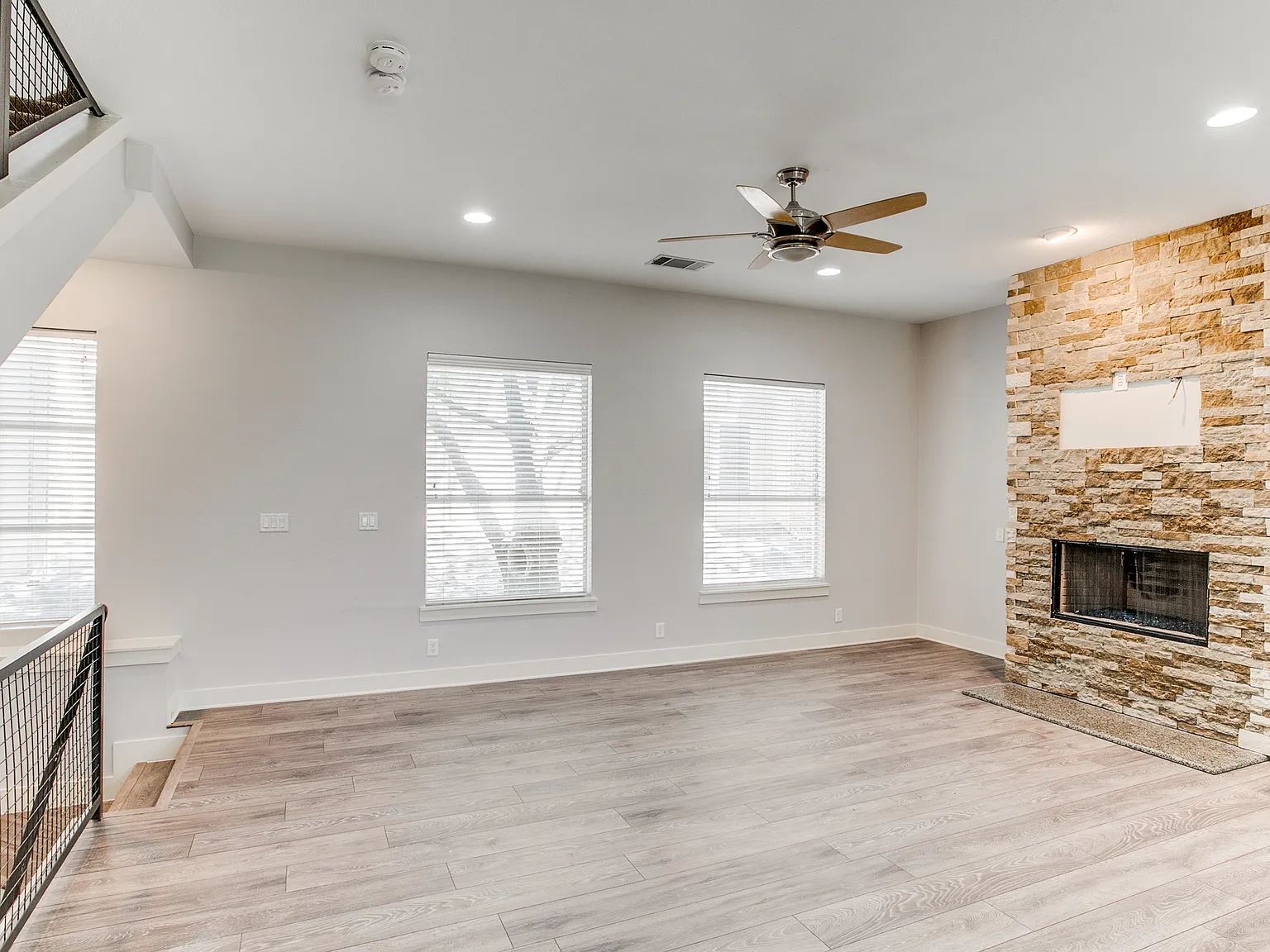 2 bed, 1704 sqft, $3,400 — Photo 3