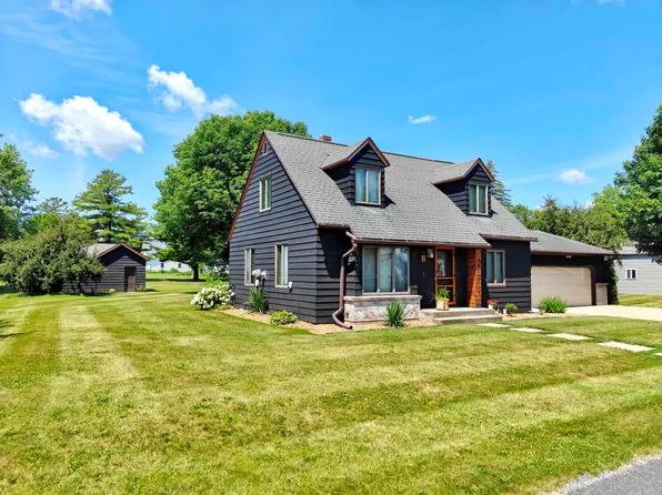 221 Market St, Potter, WI 54160