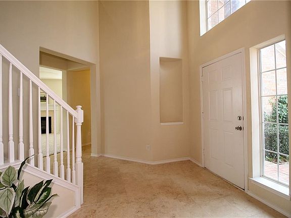 5th image of 2239 Knob Hill Dr