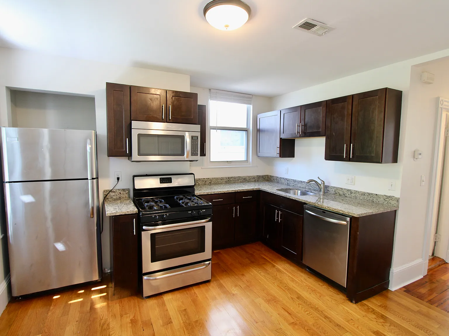 4 bed, $3,100 — Photo 1