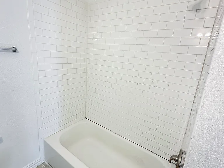 2404 Colony Ct — Photo 9