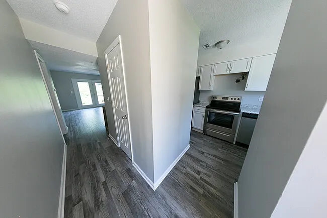 825 Broad St — Photo 3