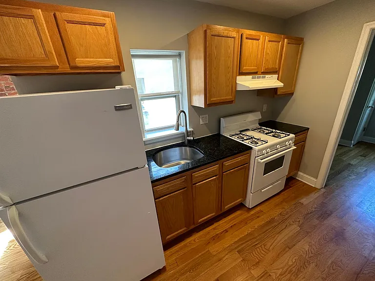 1609 Bainbridge St #3 — Photo 4