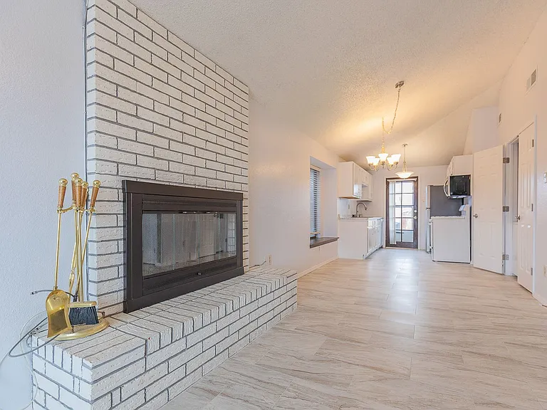762 Stafford Ct — Photo 7