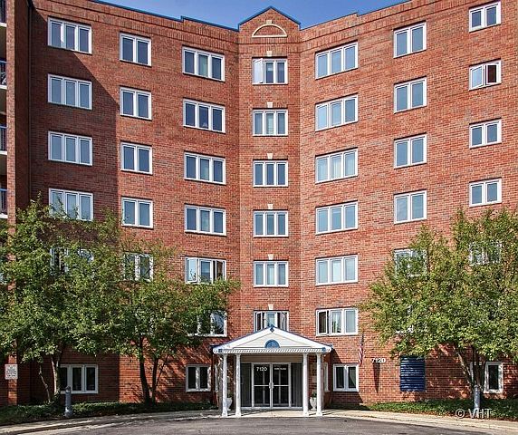 1st image of 7120 N Milwaukee Ave APT 302