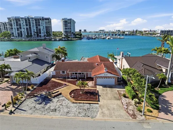 4 Bellevue Dr, Treasure Island, FL 33706