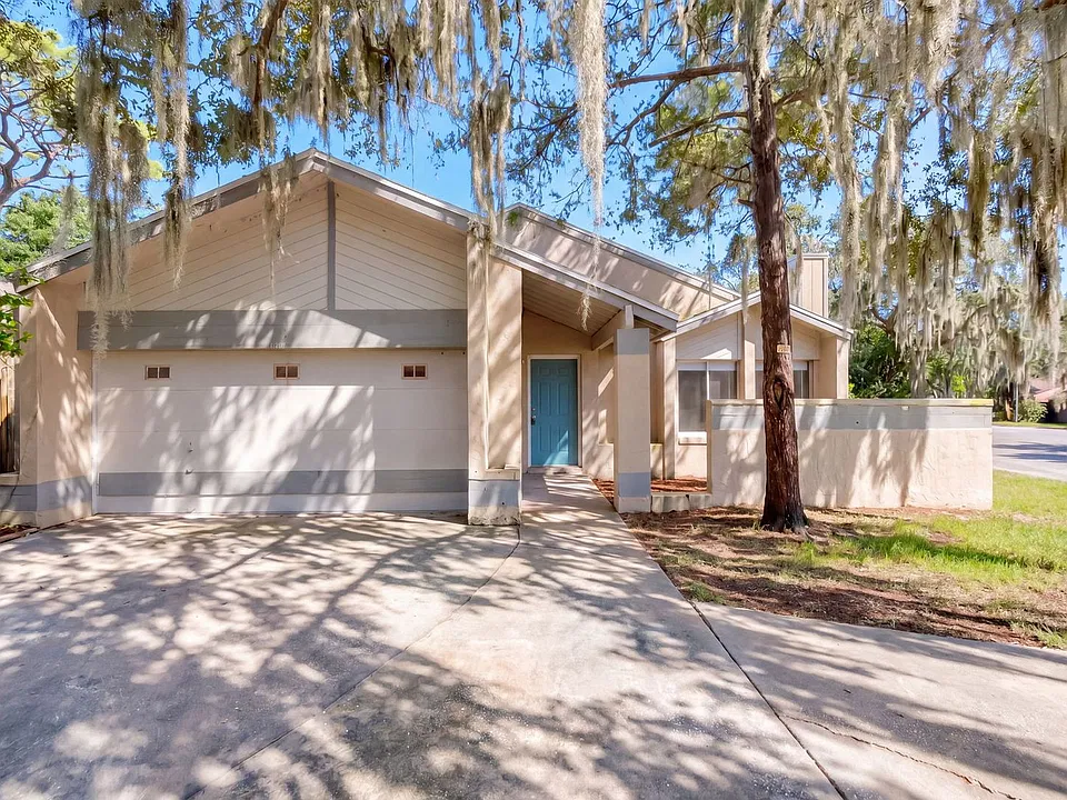 2215 Oakbridge Way