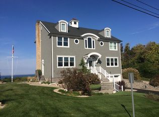 65 Aquaview Ave, East Marion, NY 11939