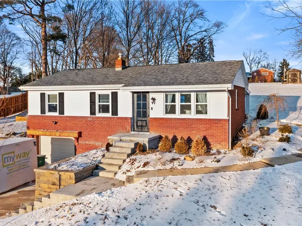 2834 Locust Dr, Pittsburgh, PA 15241