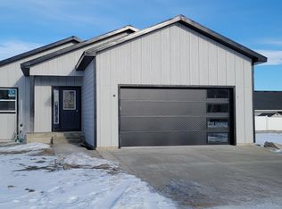 3310 33rd St W, Williston, ND 58801