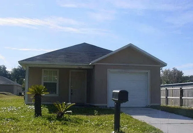 7820 Jasper Ave — Photo 2