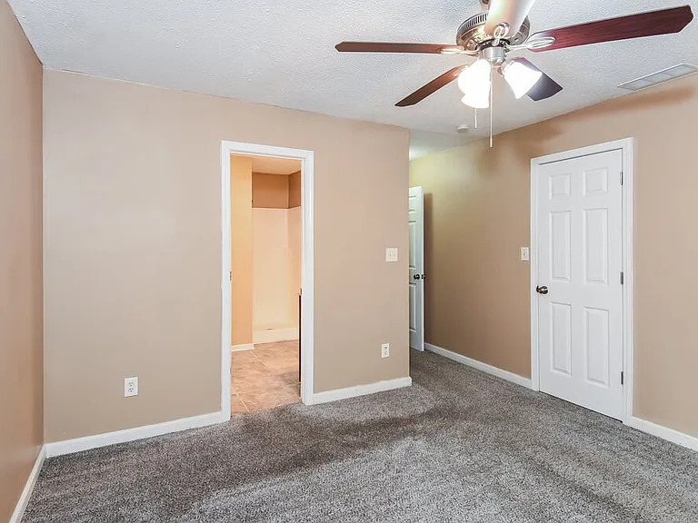 1531 Wembley Dr — Photo 10