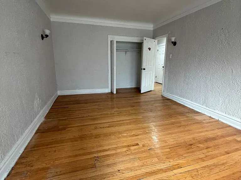 8242 S Drexel Ave — Photo 2