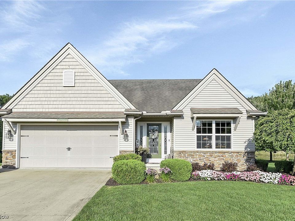 1st image of 27242 Cliffside Cir