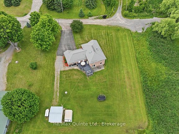 3rd image of 219 Helyer Rd