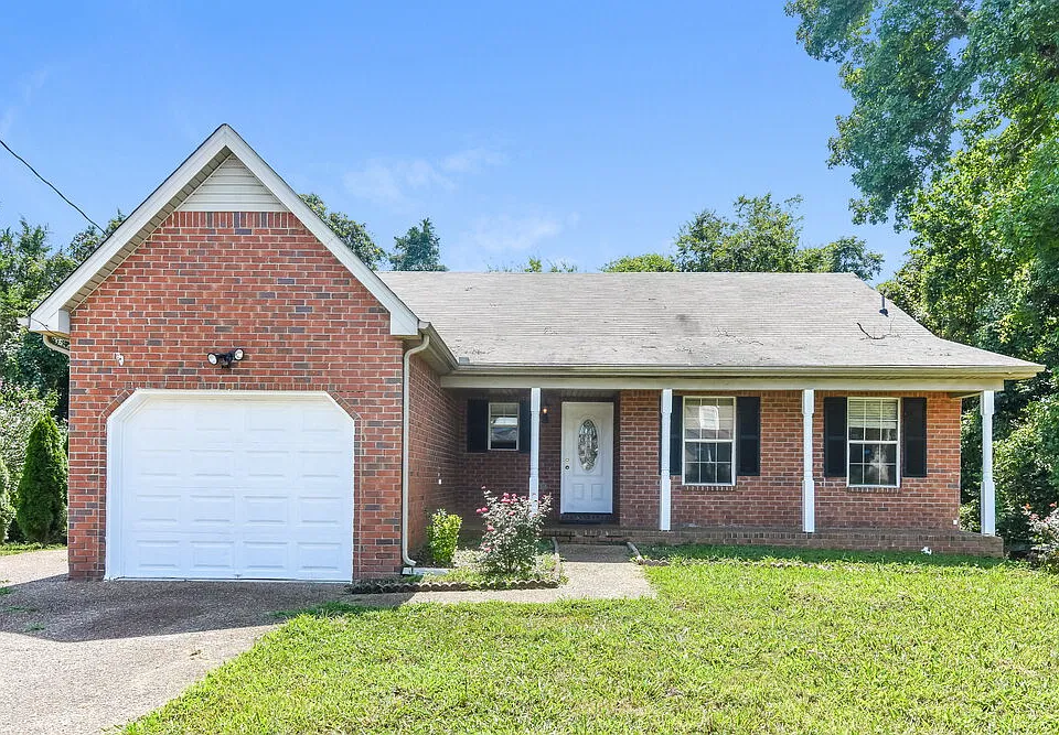 1404 Clapham Ct