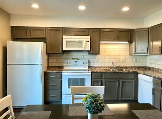 161 Dartingbird Ln APT D, Eureka, MO 63025