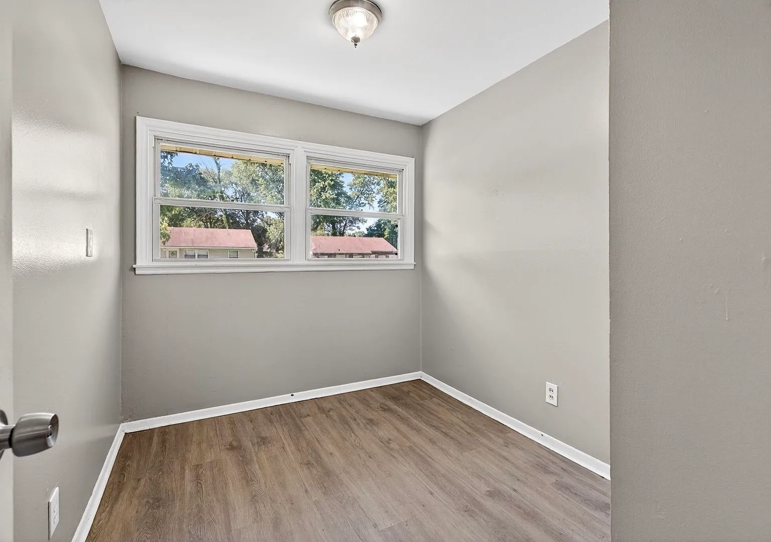 3 bed, 854 sqft, $1,100 — Photo 4