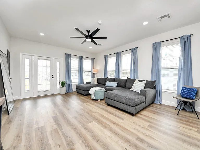 710 Kipp Ave — Photo 18