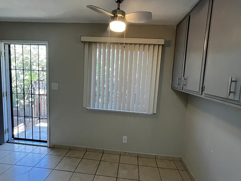 405 E Locust St #5 — Photo 9