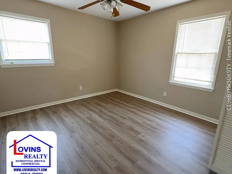 1542 Stella Ave — Photo 11