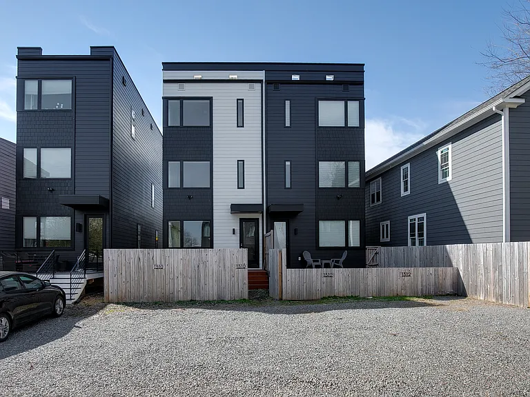 1310 W Clay St — Photo 25