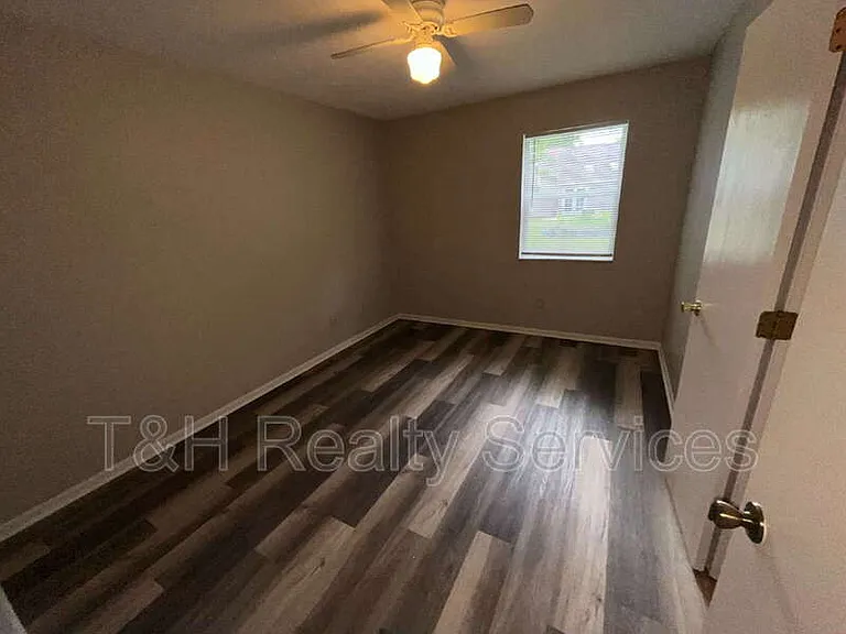 8114 Jade Ct — Photo 9