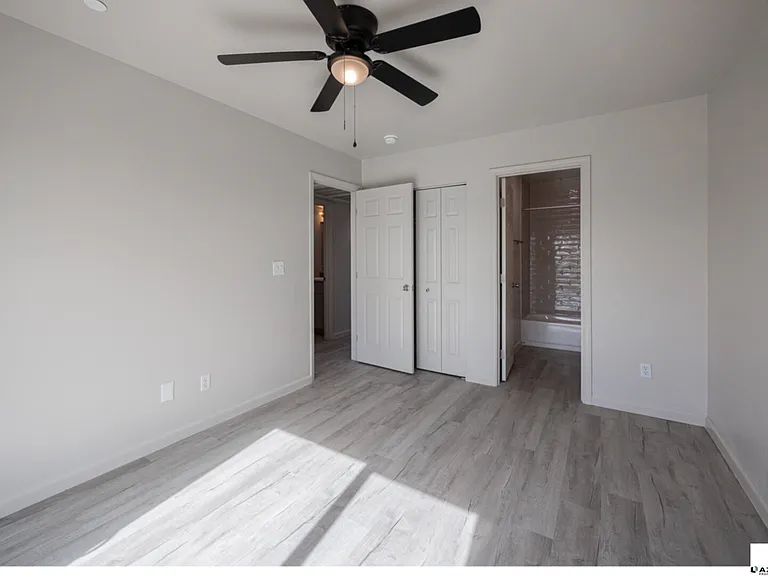 2121 W Adams St #B-B202 — Photo 12