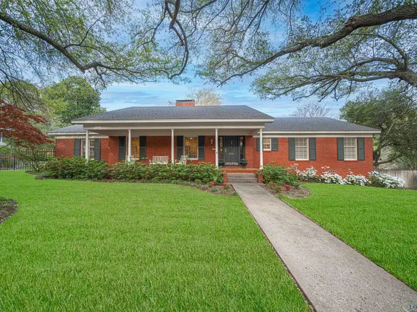919 Hillcrest Dr, Longview, TX 75601