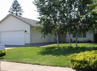 355 N 10th St, Harrisburg, OR 97446