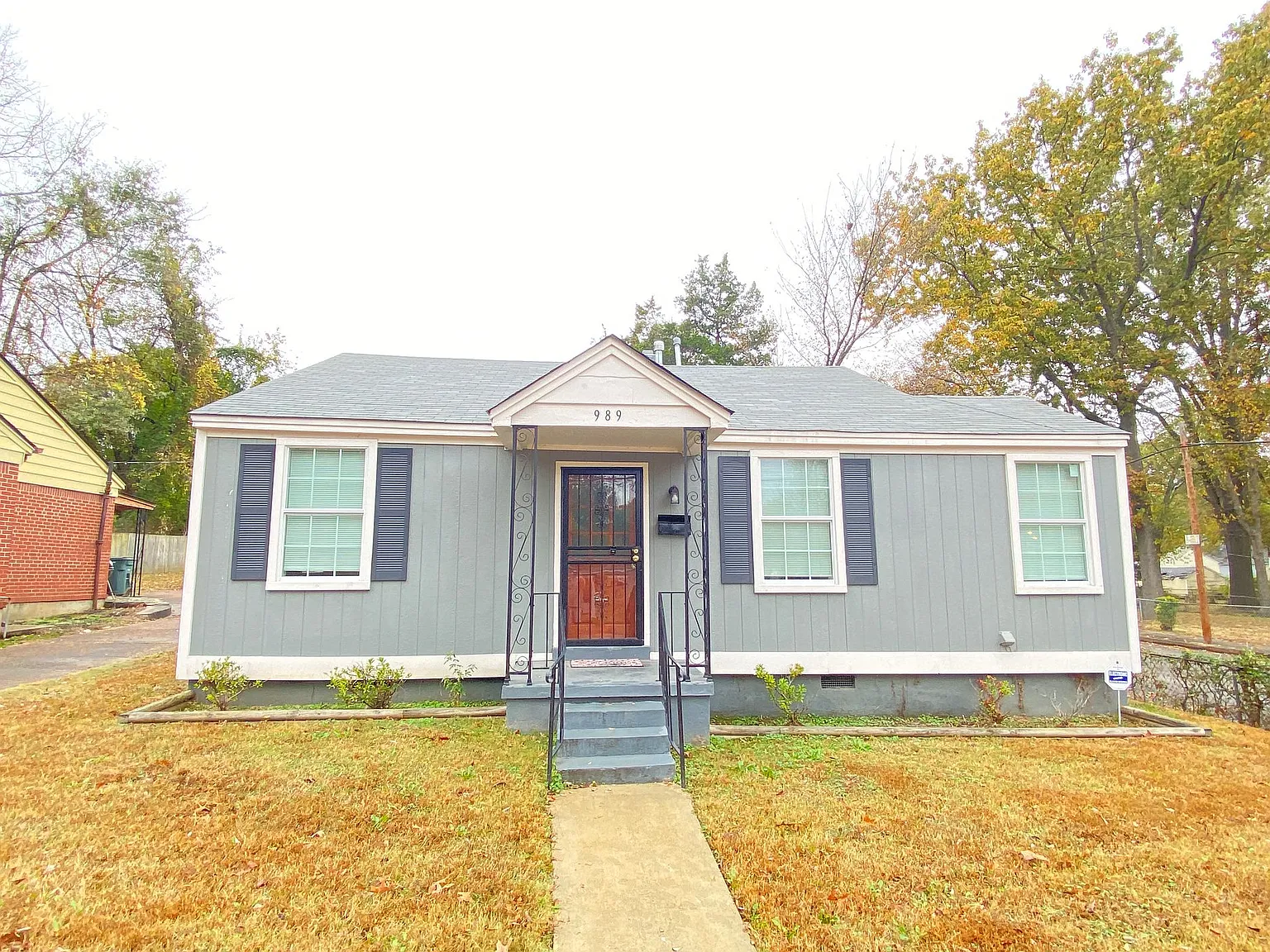 989 Semmes St — Photo 1