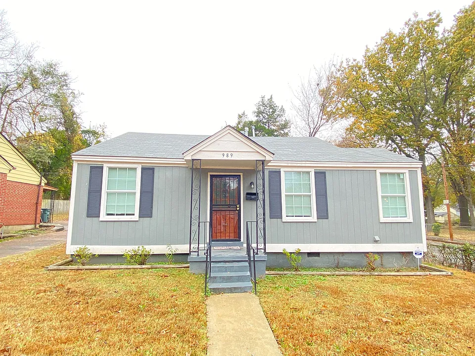 989 Semmes St