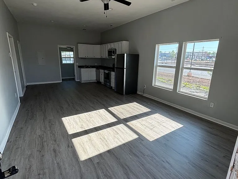 503 W Hovey St — Photo 17