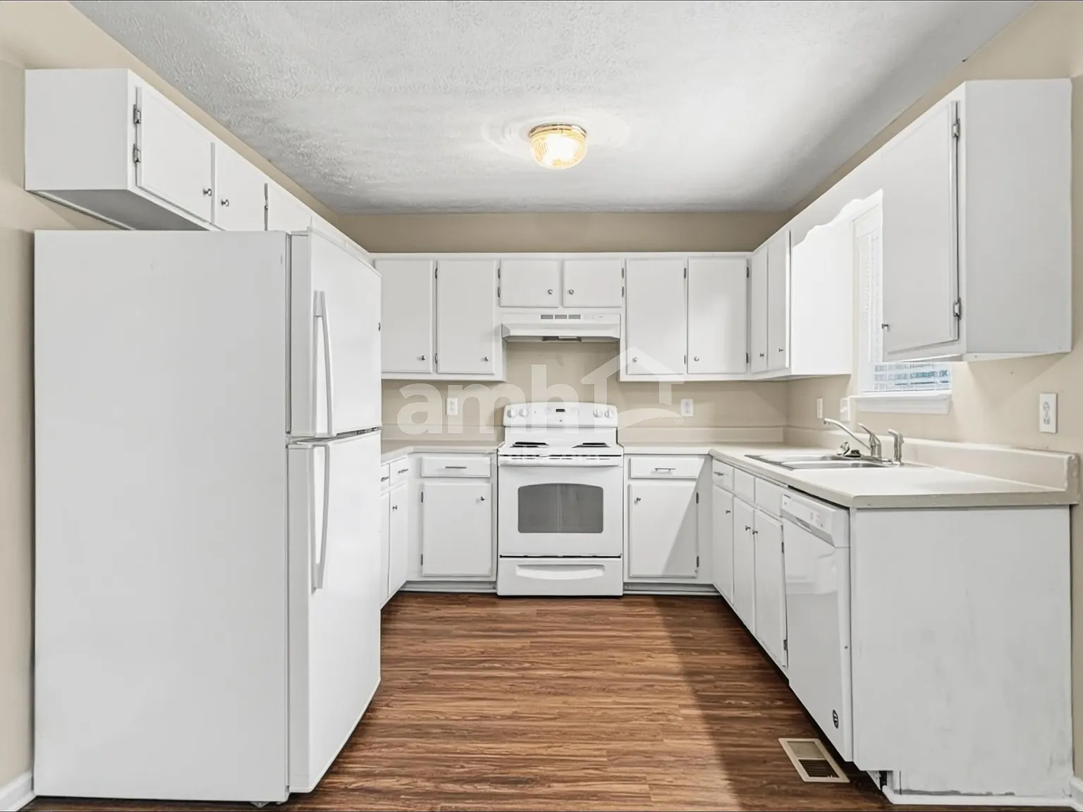 3 bed, 2.5 bath, 1793 sqft, $2,110 — Photo 3