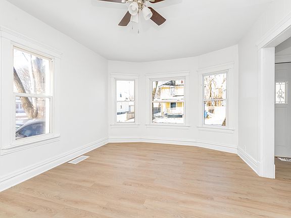 4th image of 1006 S Hays Park Ave