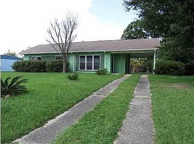 1st image of 8 Dorsay Ln