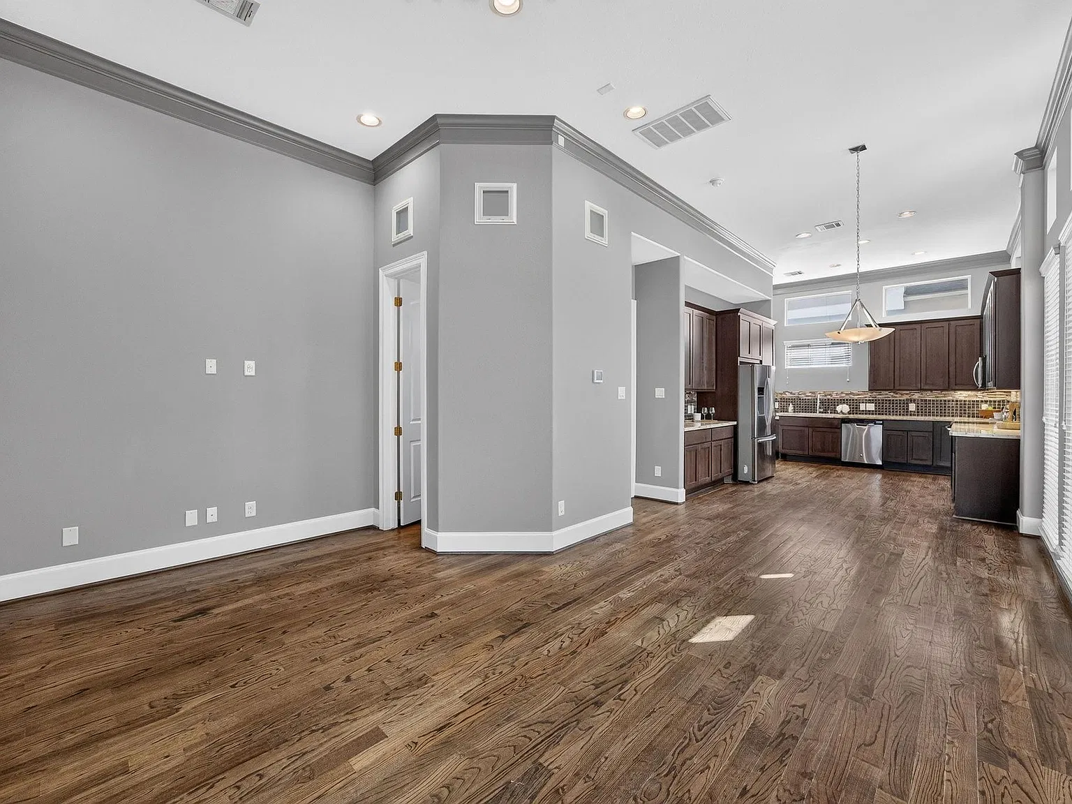 2 bed, 2.5 bath, 1490 sqft, $2,400 — Photo 2