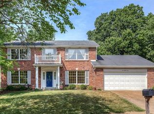 675 Waterford Ridge Dr, Ballwin, MO 63021