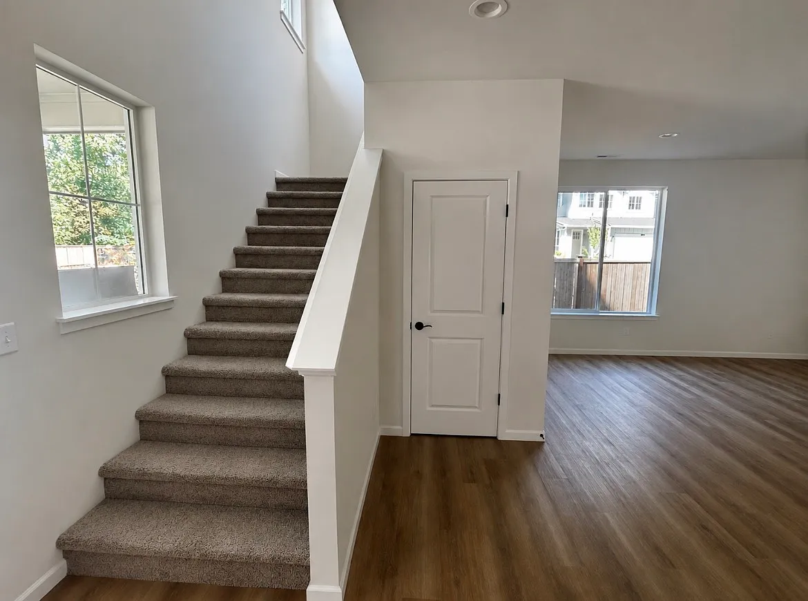 5 bed, 2802 sqft, $4,500 — Photo 3