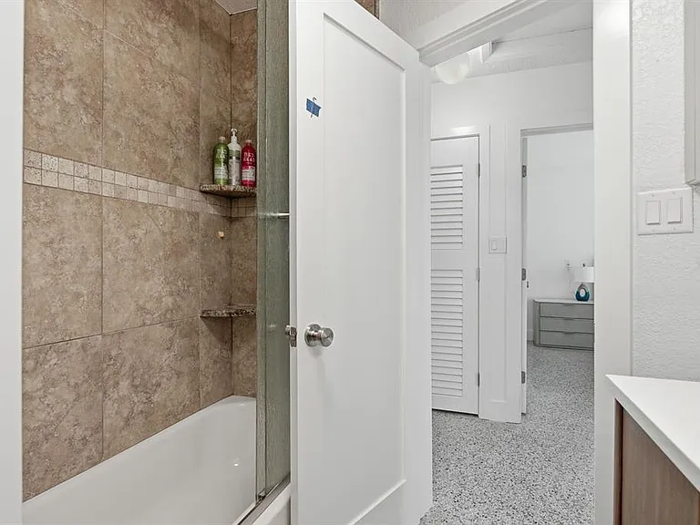 580 Baywood Dr N — Photo 31