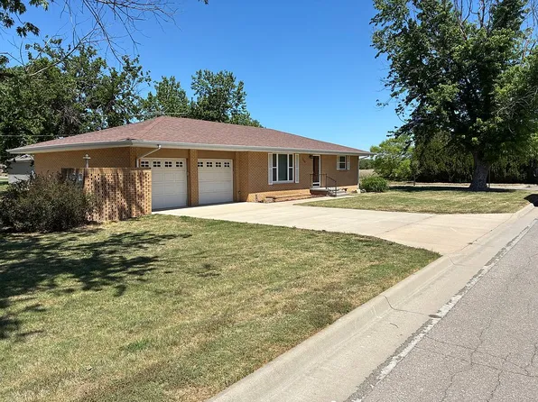 114 E Fracy Ave, Sterling, KS 67579