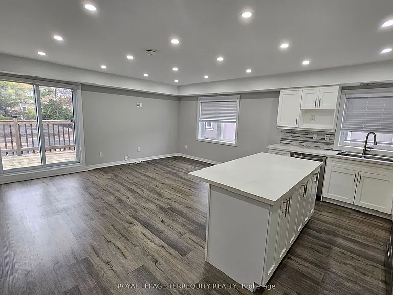 3392 Lake Shore Blvd W — Photo 16