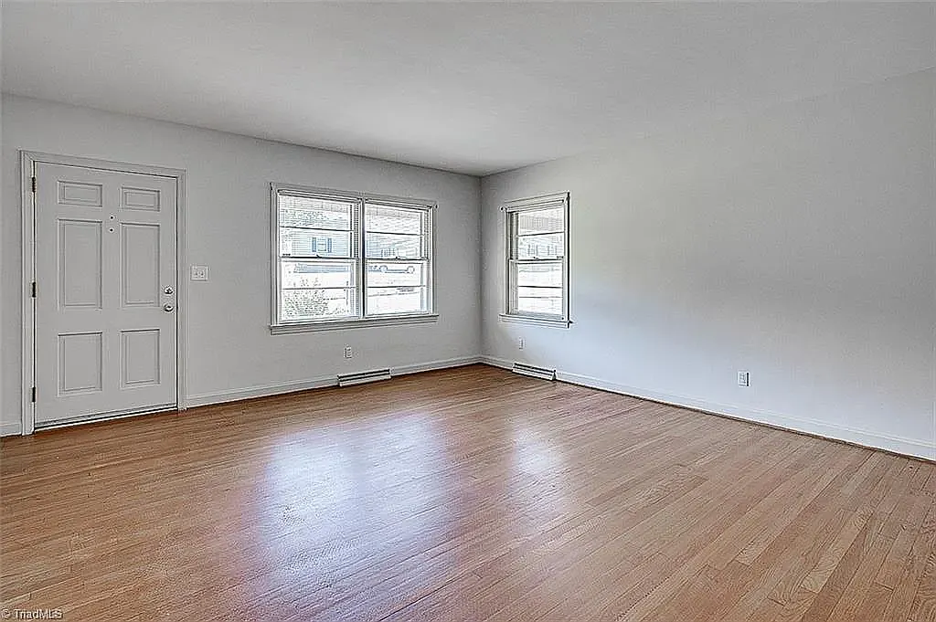 223 Rich Ave — Photo 2
