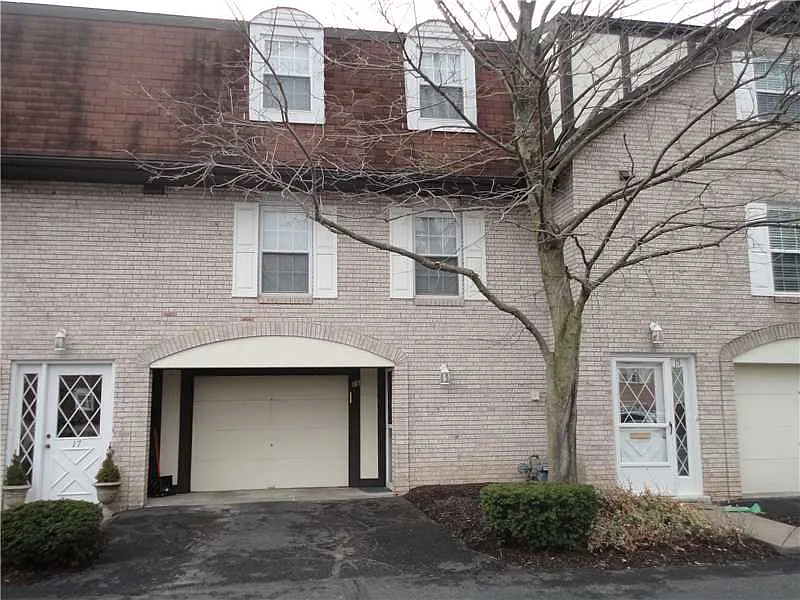 16 Oxford Ct photo 1