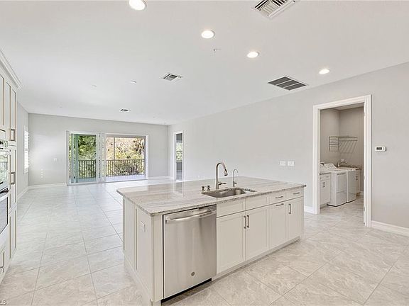 5th image of 7805 Hawthorne DR #2603