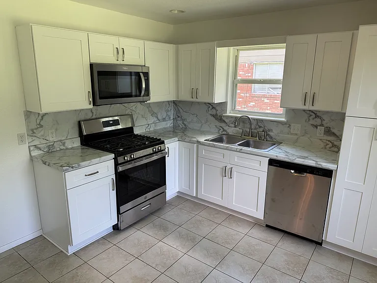 1216 E Hartford St — Photo 4