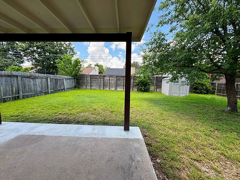 16404 Edgemere Dr — Photo 29